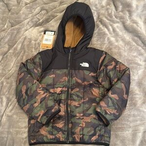 The North Face Kids' Shasta Water Repellent Reversible
Hooded Jacket - size 6